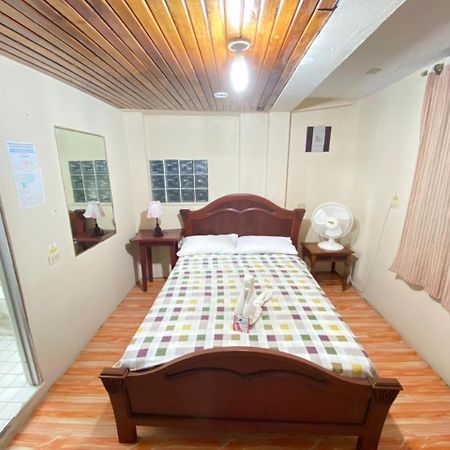 Historico Hostal Elizabeth Puerto Ayora  Eksteriør bilde