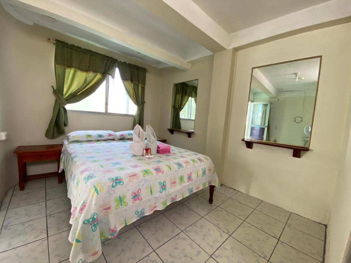 Historico Hostal Elizabeth Puerto Ayora  Eksteriør bilde