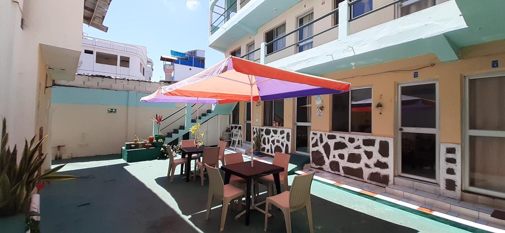 Historico Hostal Elizabeth Puerto Ayora  Eksteriør bilde
