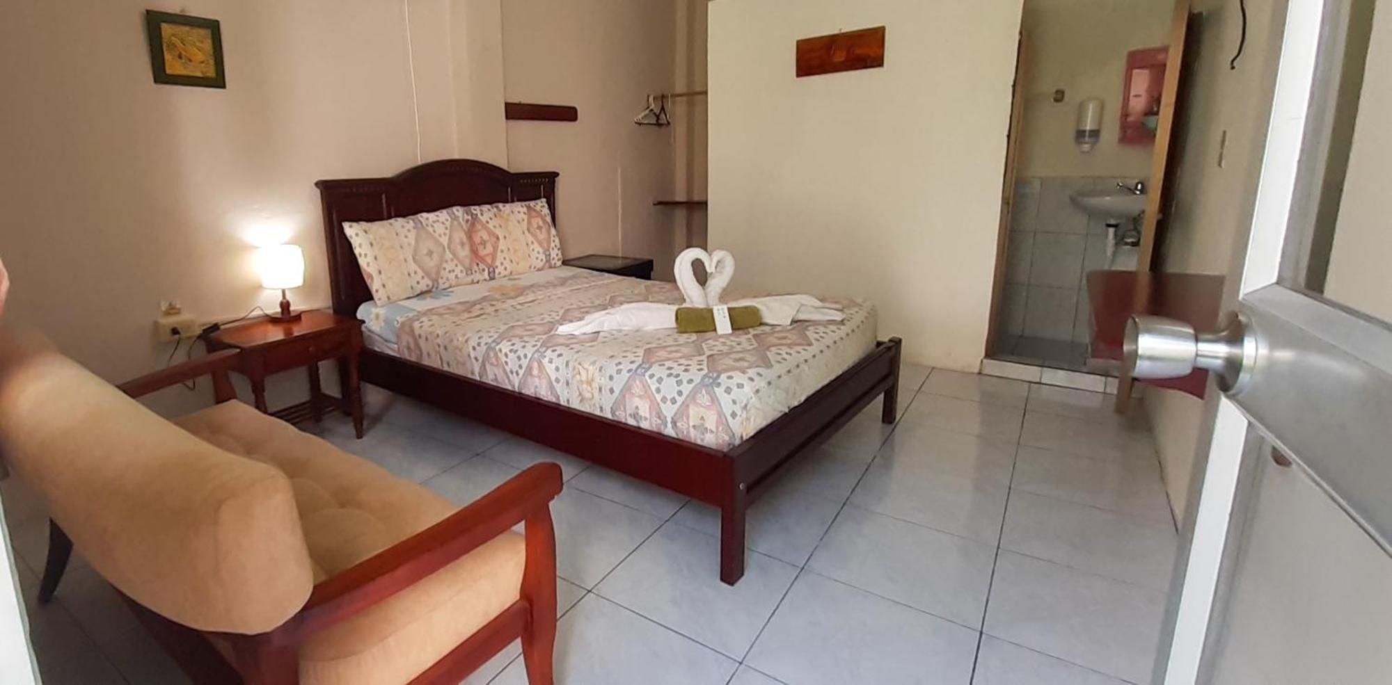 Historico Hostal Elizabeth Puerto Ayora  Eksteriør bilde